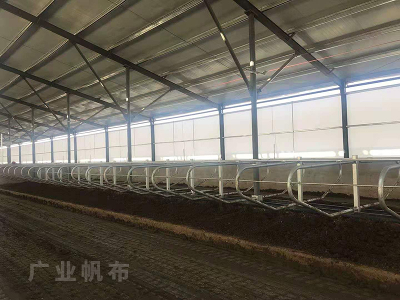 牛場卷簾布